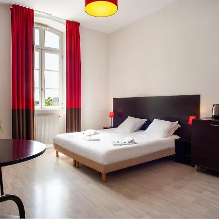 Vacancéole - Le Duguesclin Hotel 3*