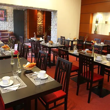 Hotel Vacanceole - Le Duguesclin 3*